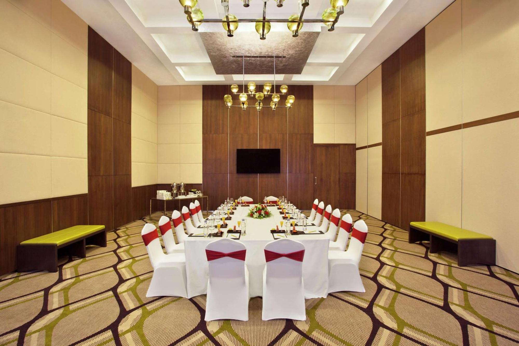 Hilton Garden Inn, Trivandrum Thiruvananthapuram Exterior photo