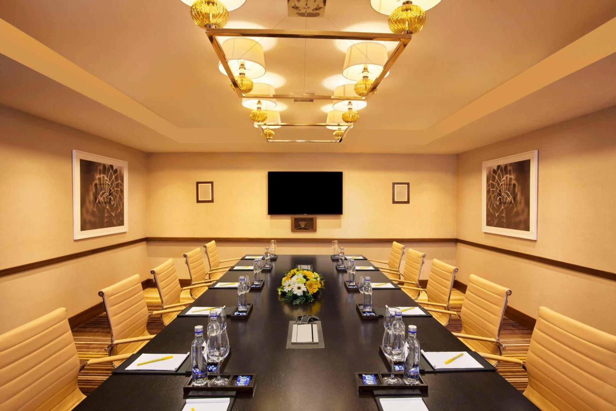 Hilton Garden Inn, Trivandrum Thiruvananthapuram Exterior photo